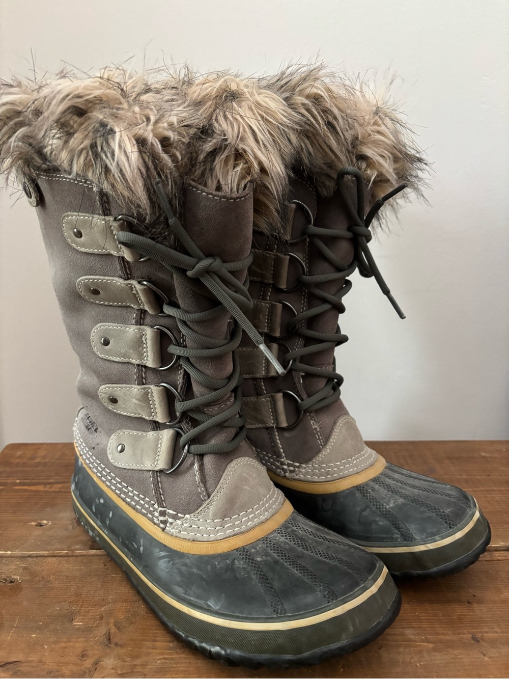Sorel Women's Joan of Arctic Faux-Fur Lace-Up Winter Snow Boots Size 8
